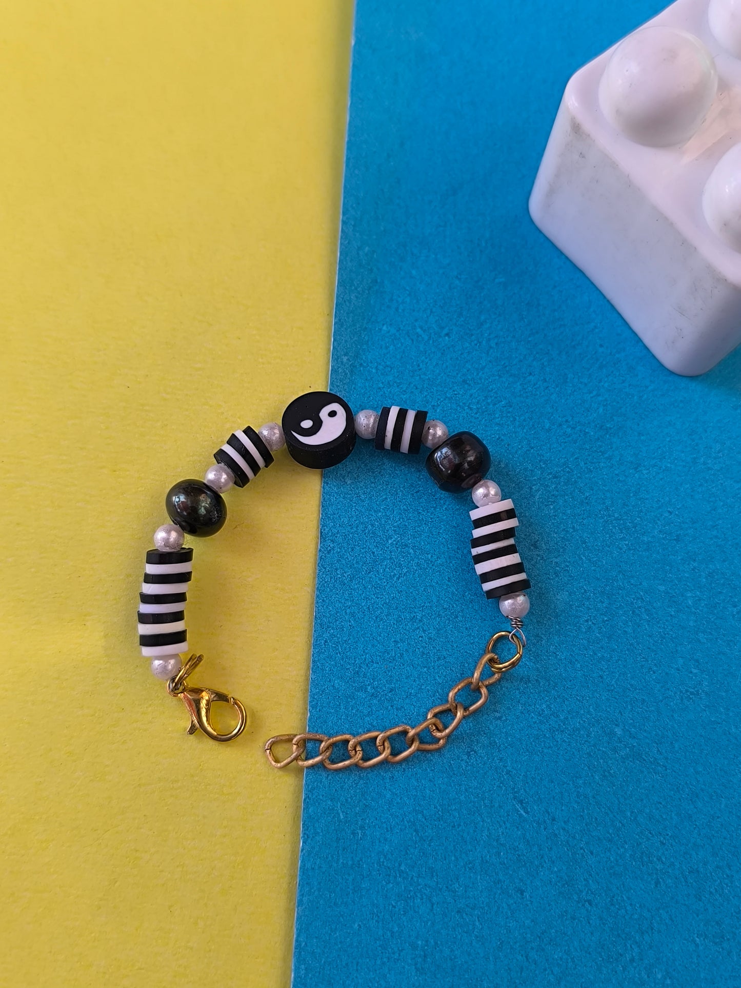 BLACK AND WHITE BEADS