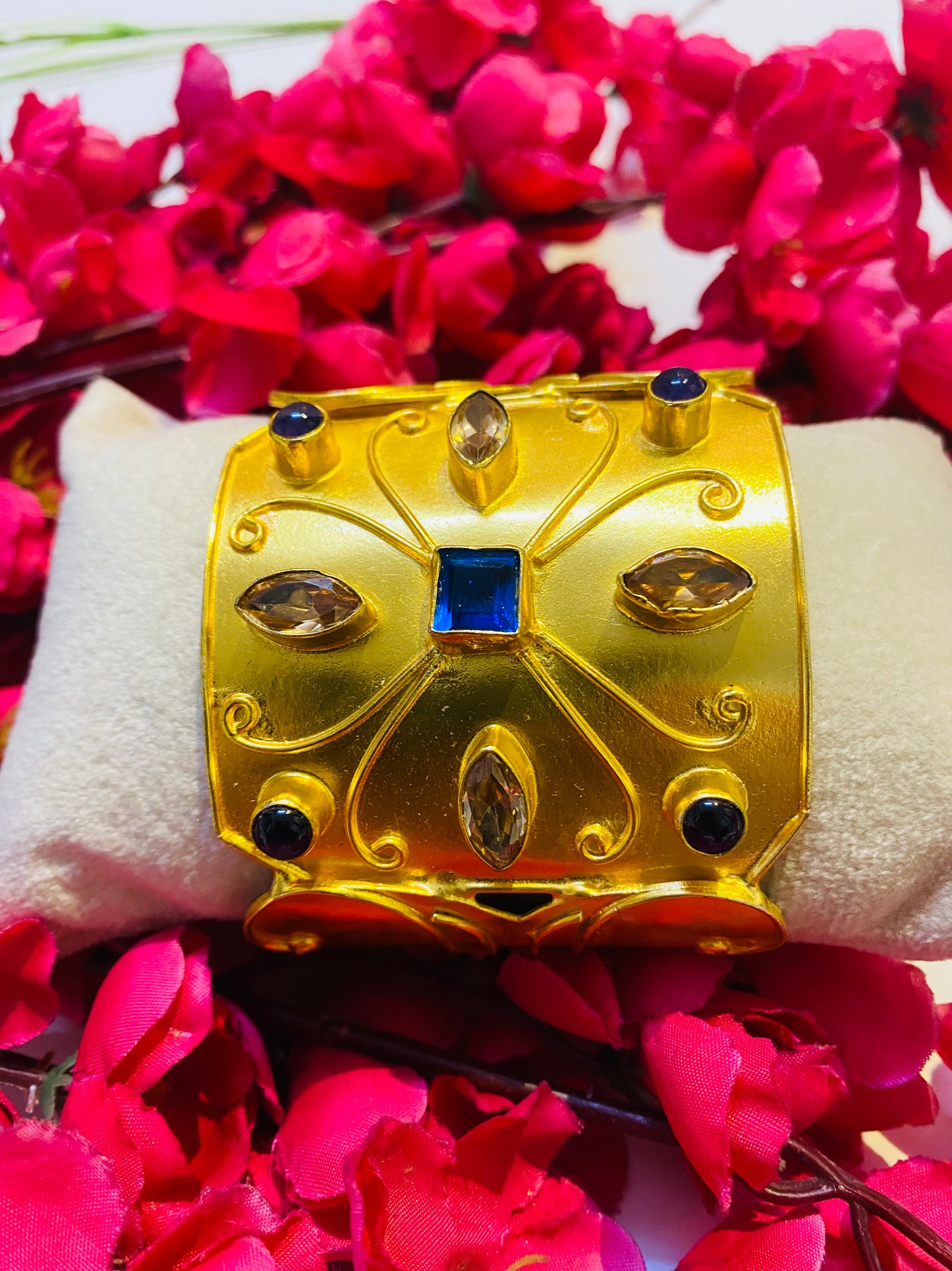 Floret Zircon Statement Handcuff