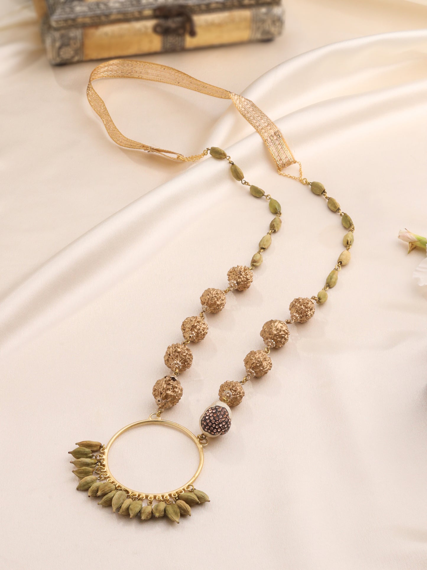 Ring Of Cardamom Garland