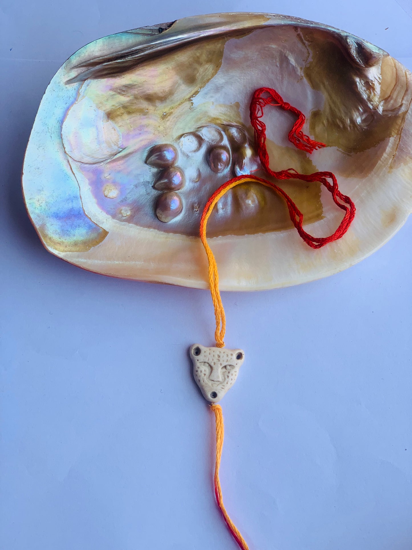 Tiger tourquise stone in mauli thread