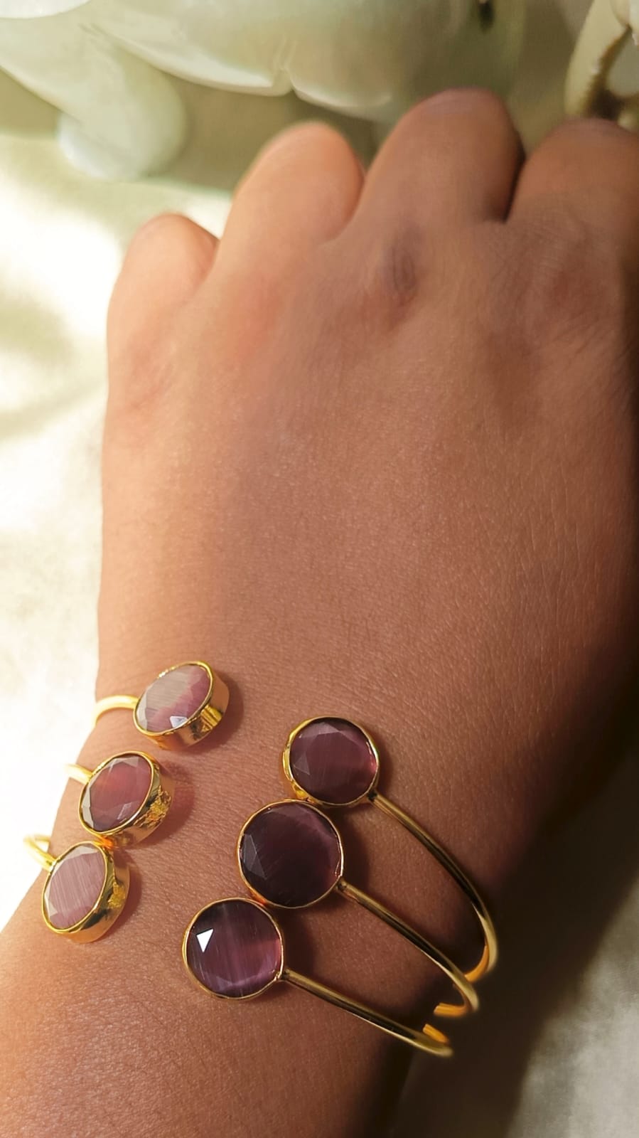 Round Wine Stone Glass Handcuff