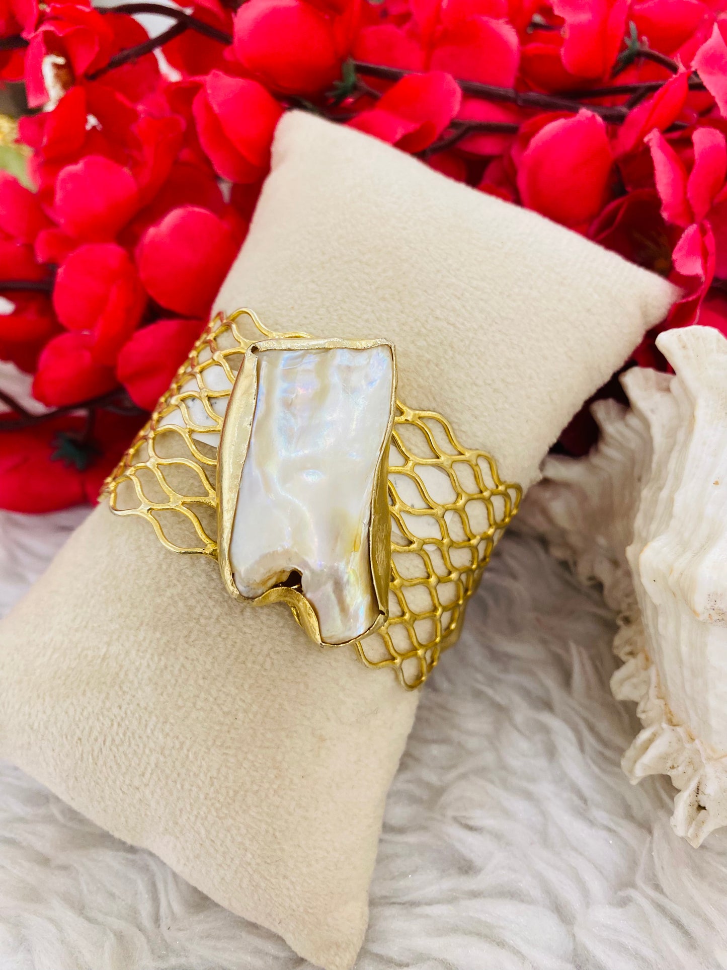 Pearl on Web Handcuff