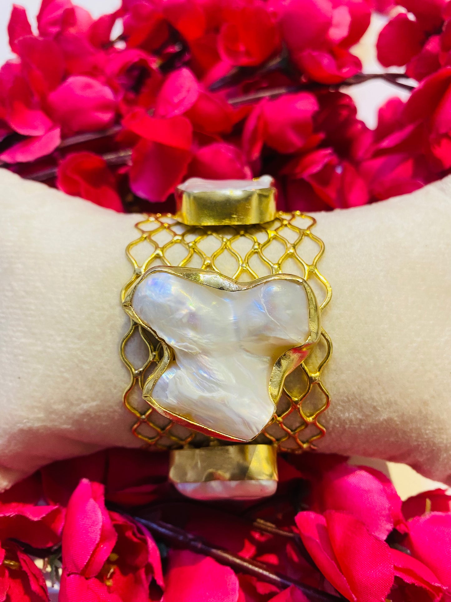 Baroque Pearl Handcuff