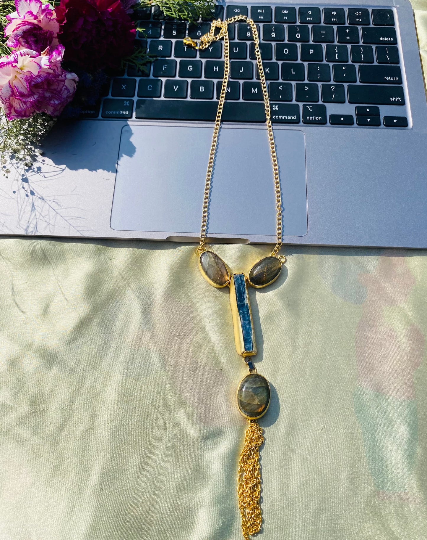 Labradorite Affair Pendant