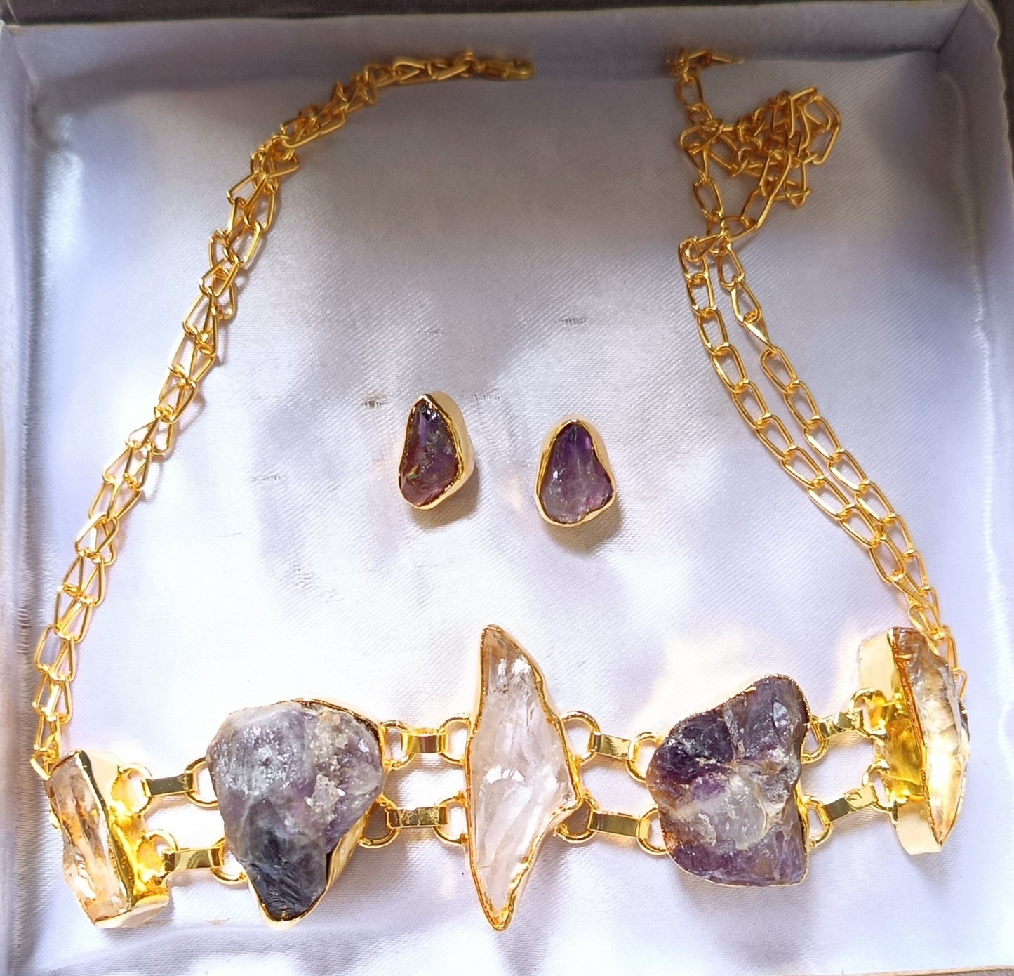 Raw stones Choker with Earring.