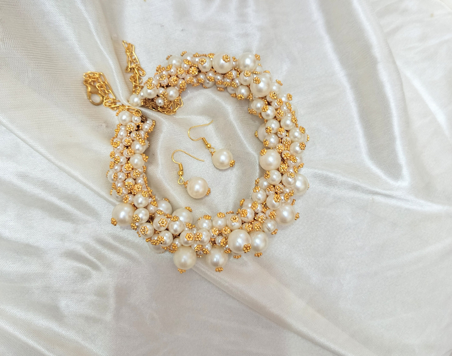 Golden Pearl Elegance Choker with Earrings