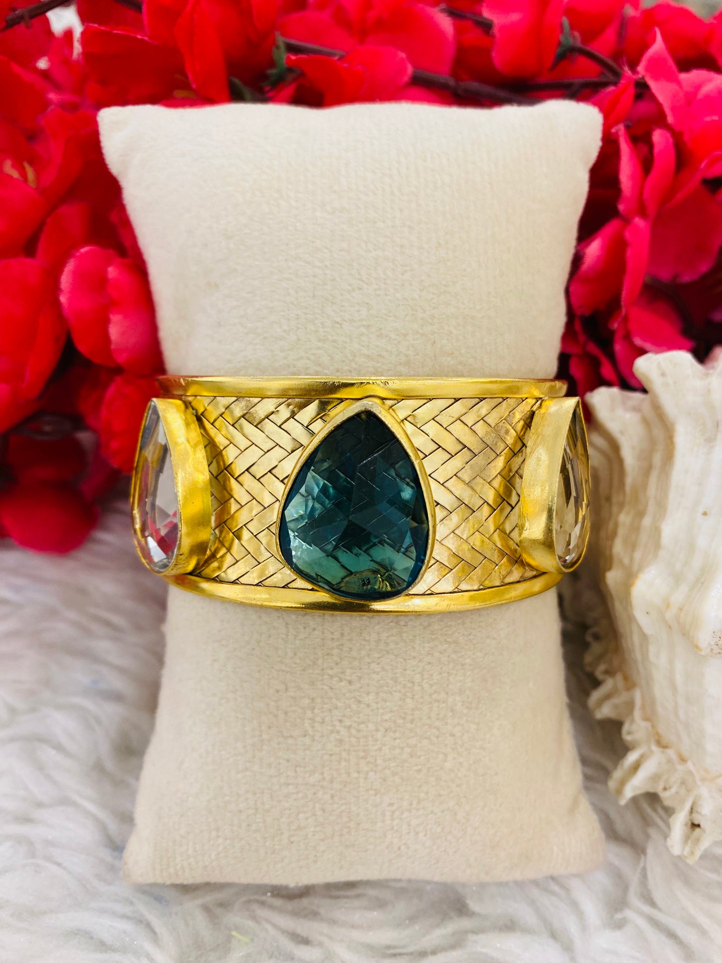 Drops of Zircon Handcuff