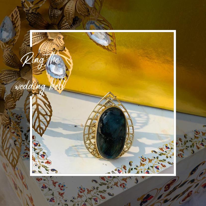 Leaf of labradorite ring