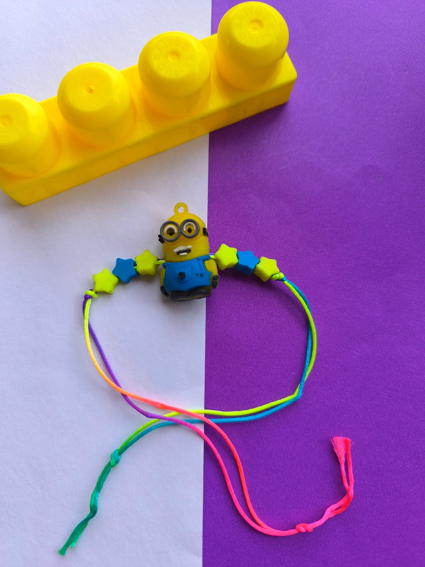 Minion article with thread