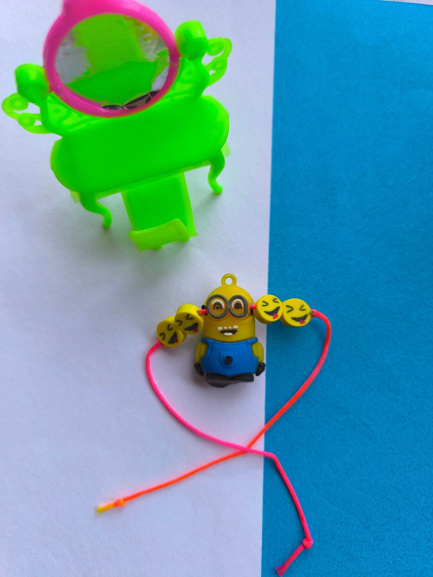 Minion article with thread