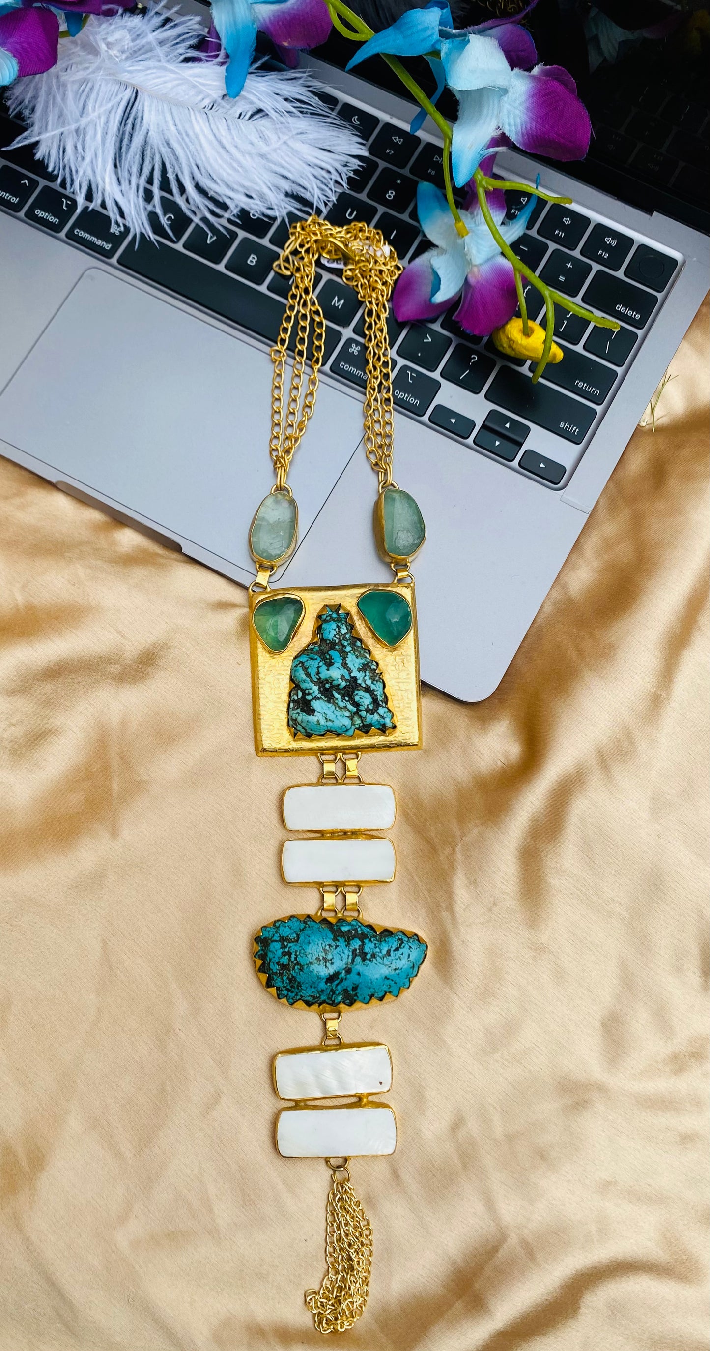 Moody Turquoise Long Necklace