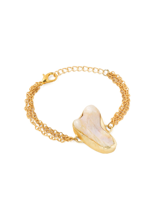 Baroque pearl Bracelet studded in Brass Metal