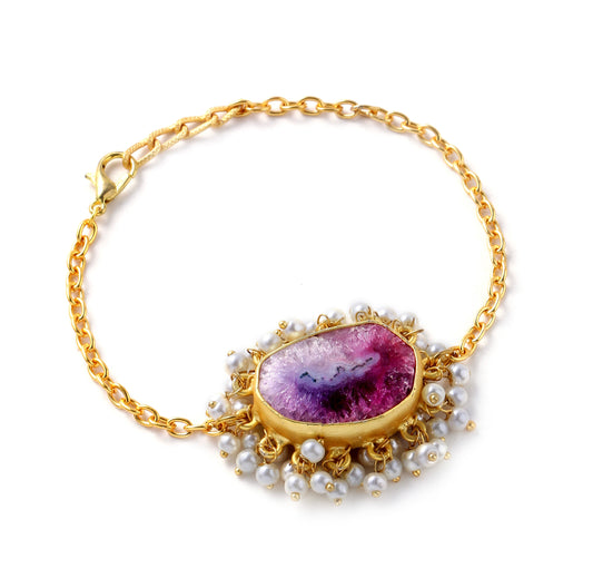 Agate stone with pearl in chain in Brass Metal