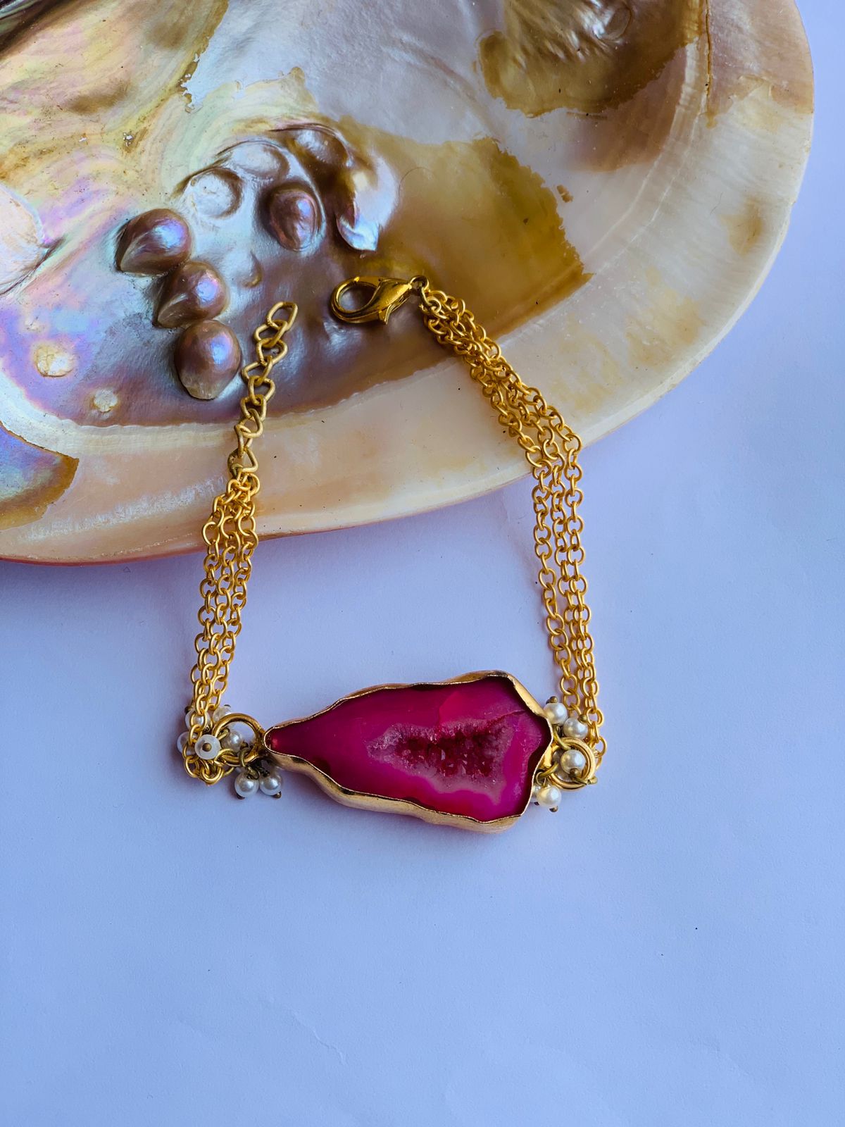 Agate stone with pearl in chain