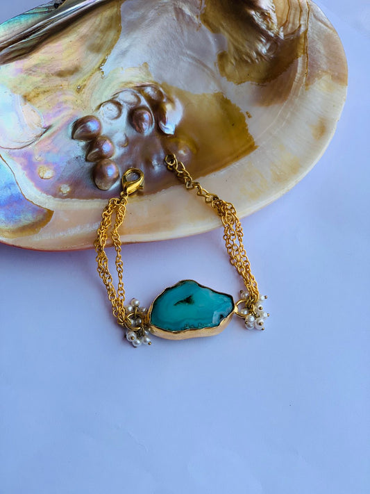 Agate stone with pearl in chain in Brass Metal with 18K Gold Plating