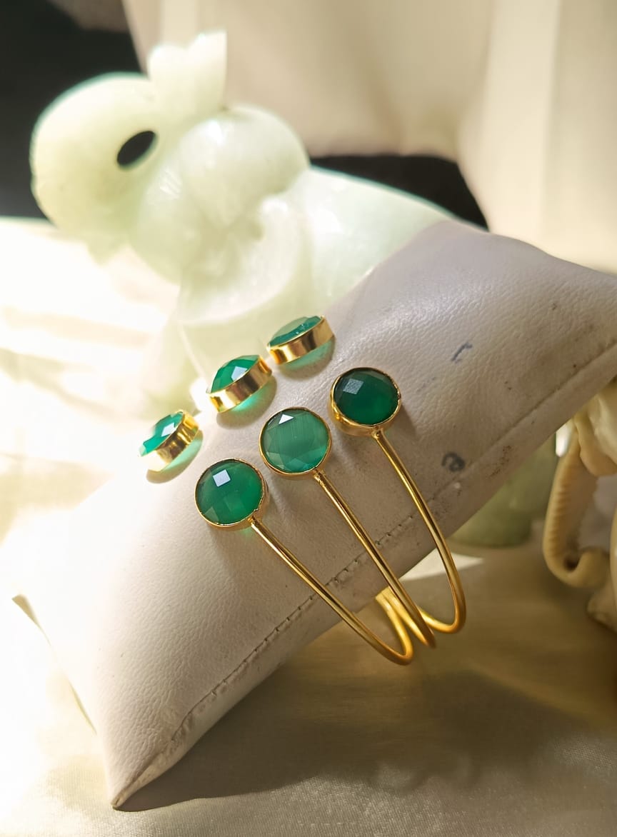 Round Green Stone Glass Hnadcuff