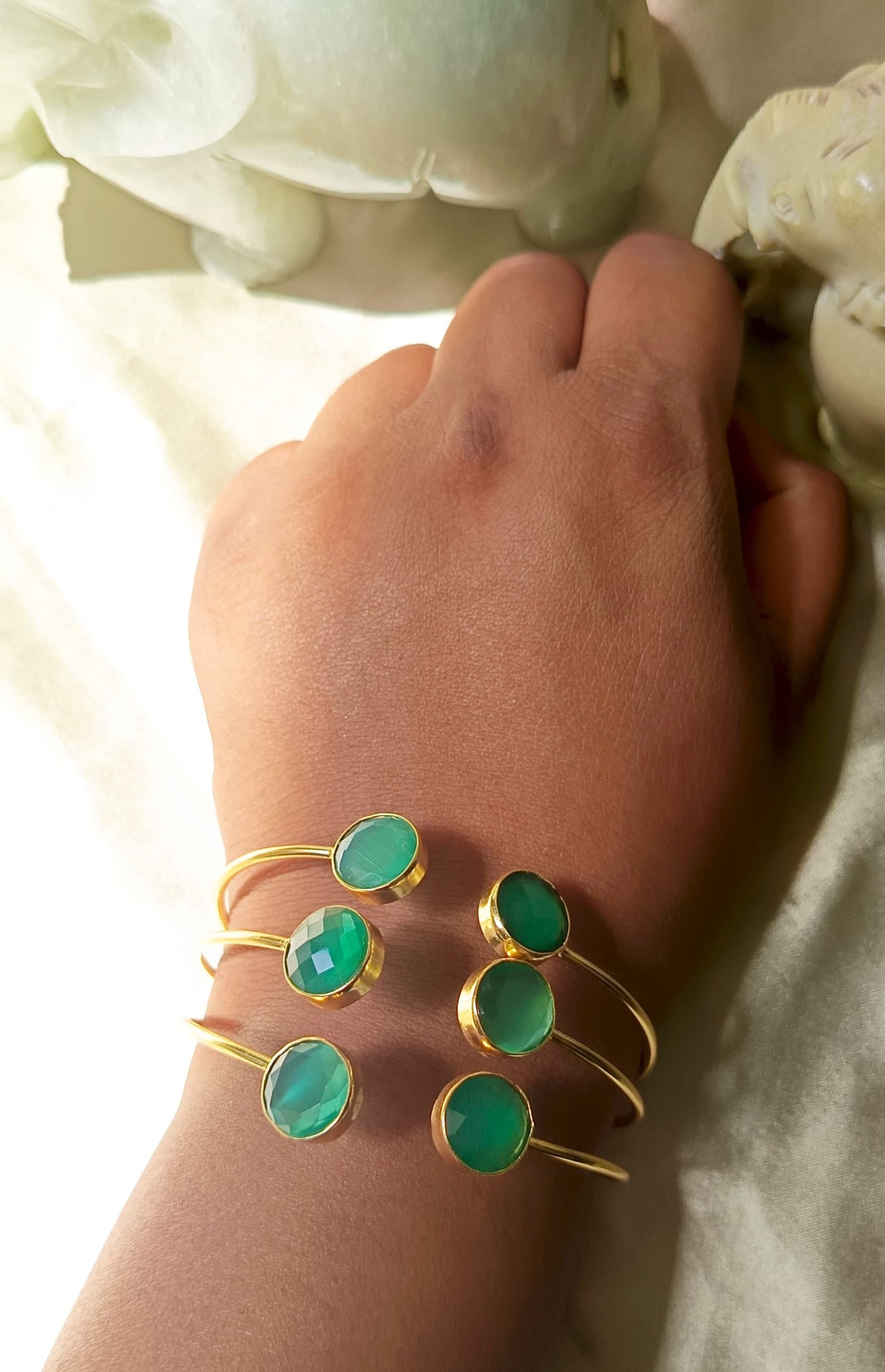 Round Green Stone Glass Hnadcuff