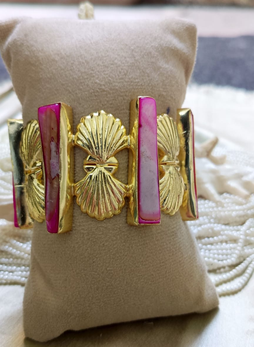 Ocean Shell Gold Handcuff