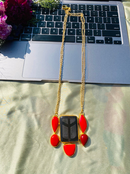 Onyx Around Corals Pendant