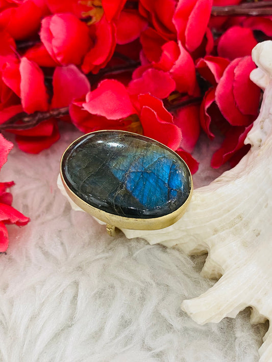 Labradorite in Oval Ring