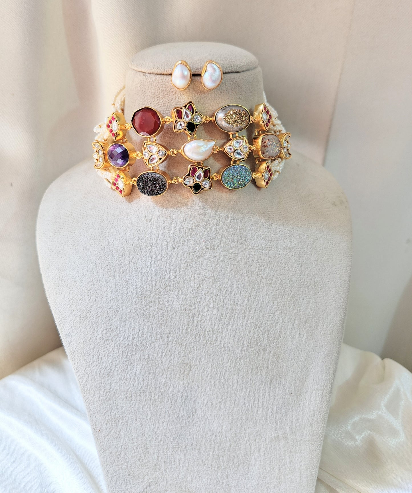 Vintage-Inspired Statement Choker with Earrings