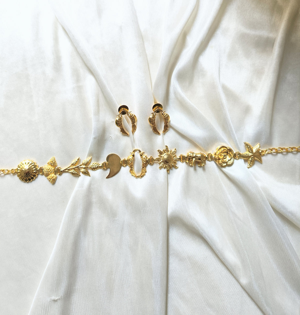 Traditional Gold-Tone Choker Necklace with Earrings