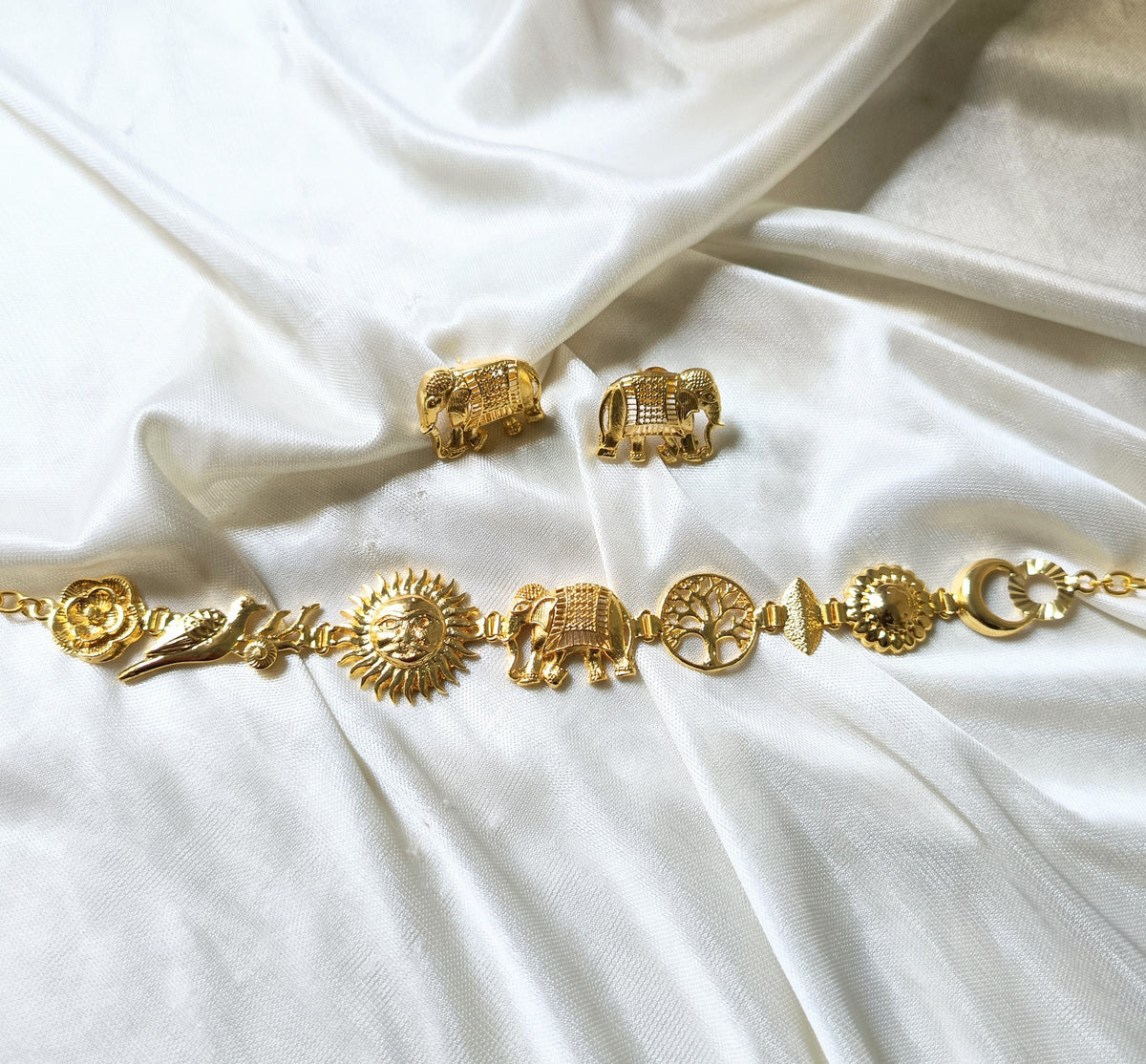 Traditional Gold-Tone Choker Necklace with Earrings