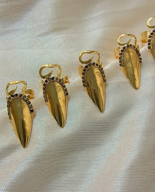 Antique Style Gold Nail Armor with Black Stones