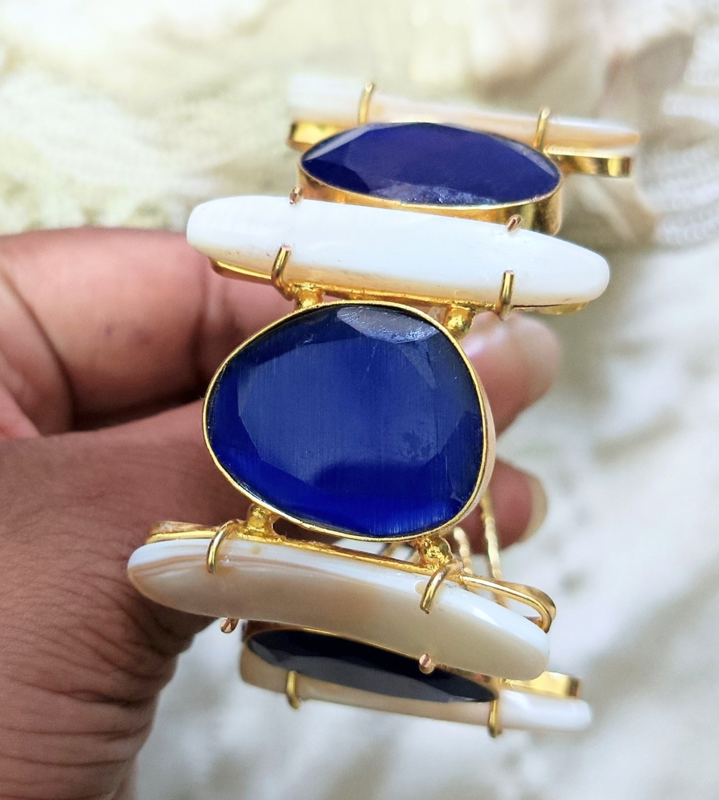 Blue monalisa with pearl Handcuff
