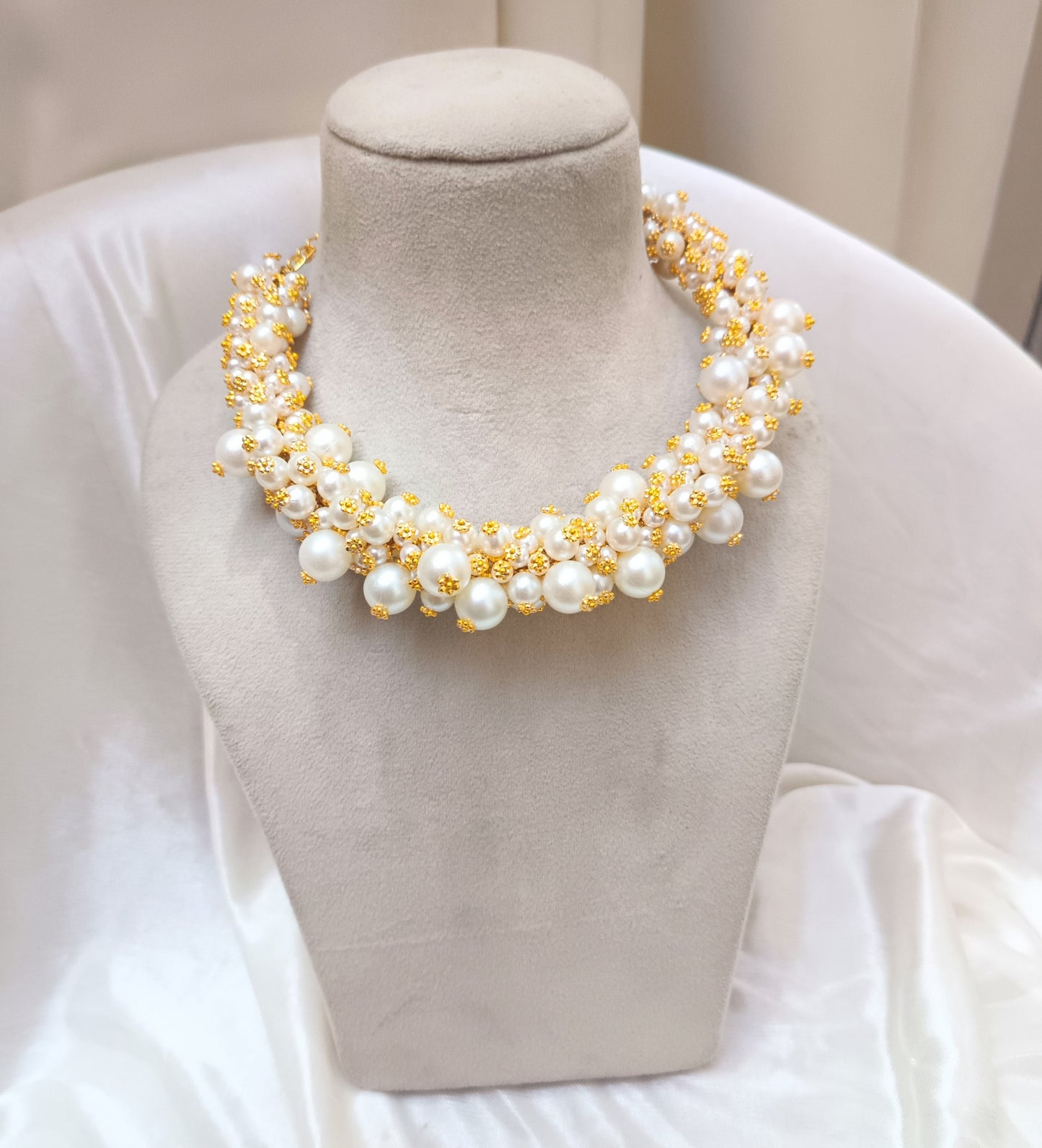 Golden Pearl Elegance Choker with Earrings
