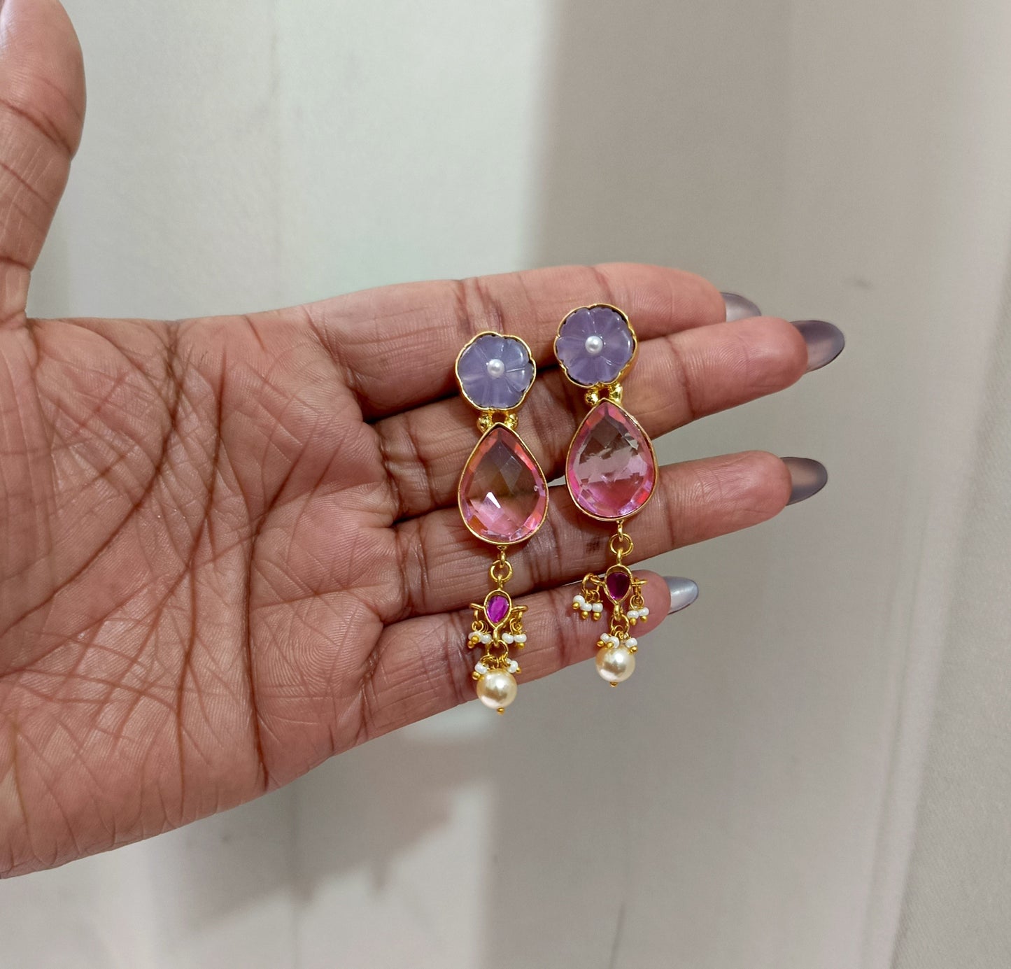 Elegant Floral Stone Necklace Set with Pearl Dangling Earrings