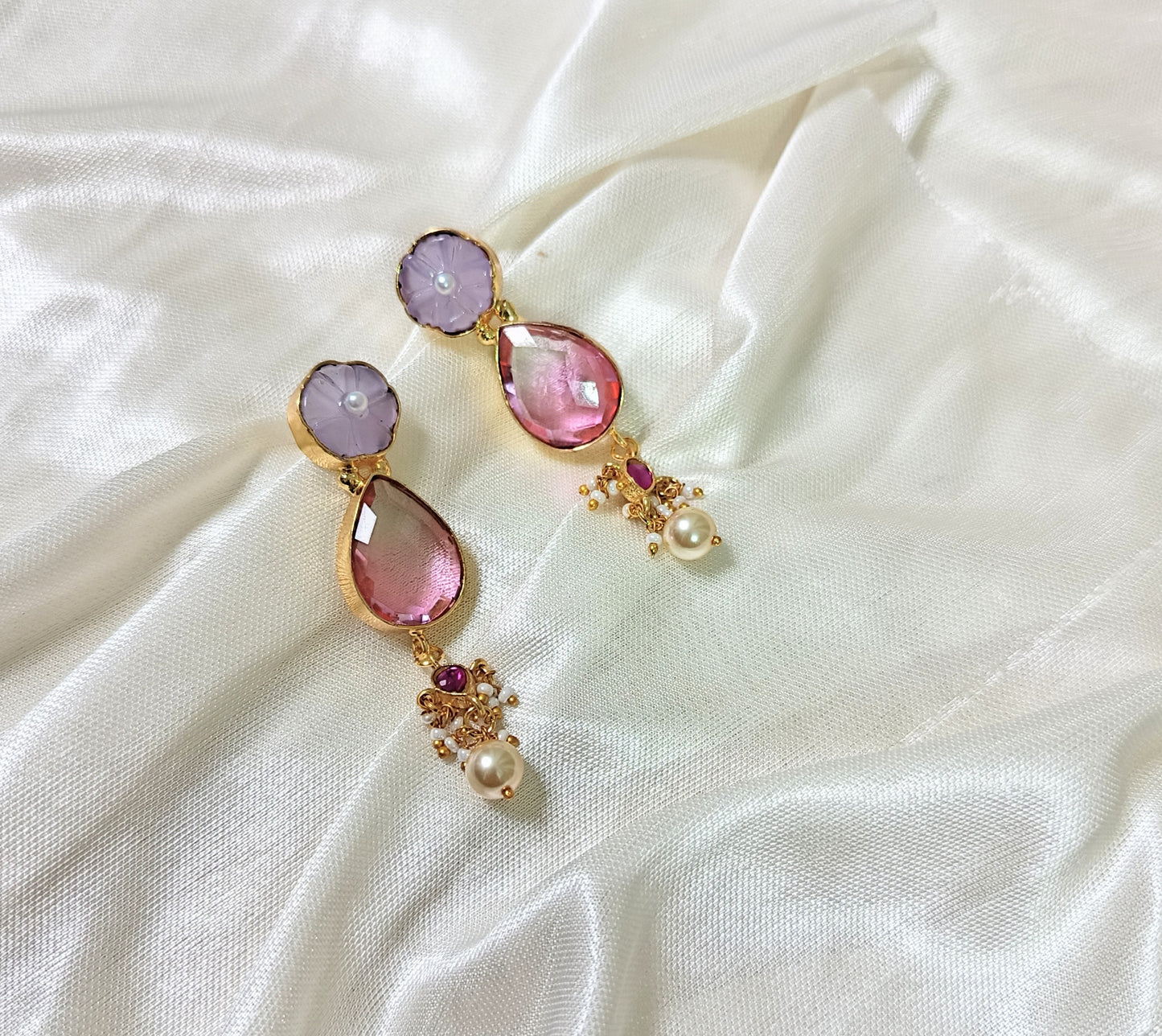 Elegant Floral Stone Necklace Set with Pearl Dangling Earrings