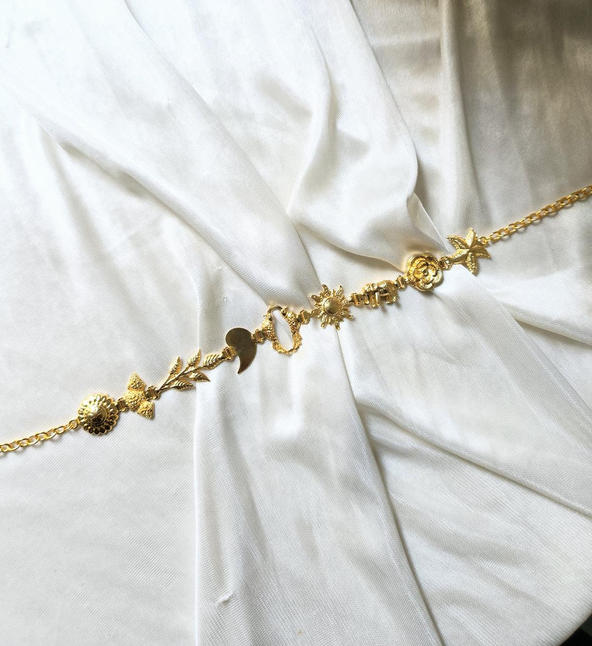 Traditional Gold-Tone Choker Necklace with Earrings