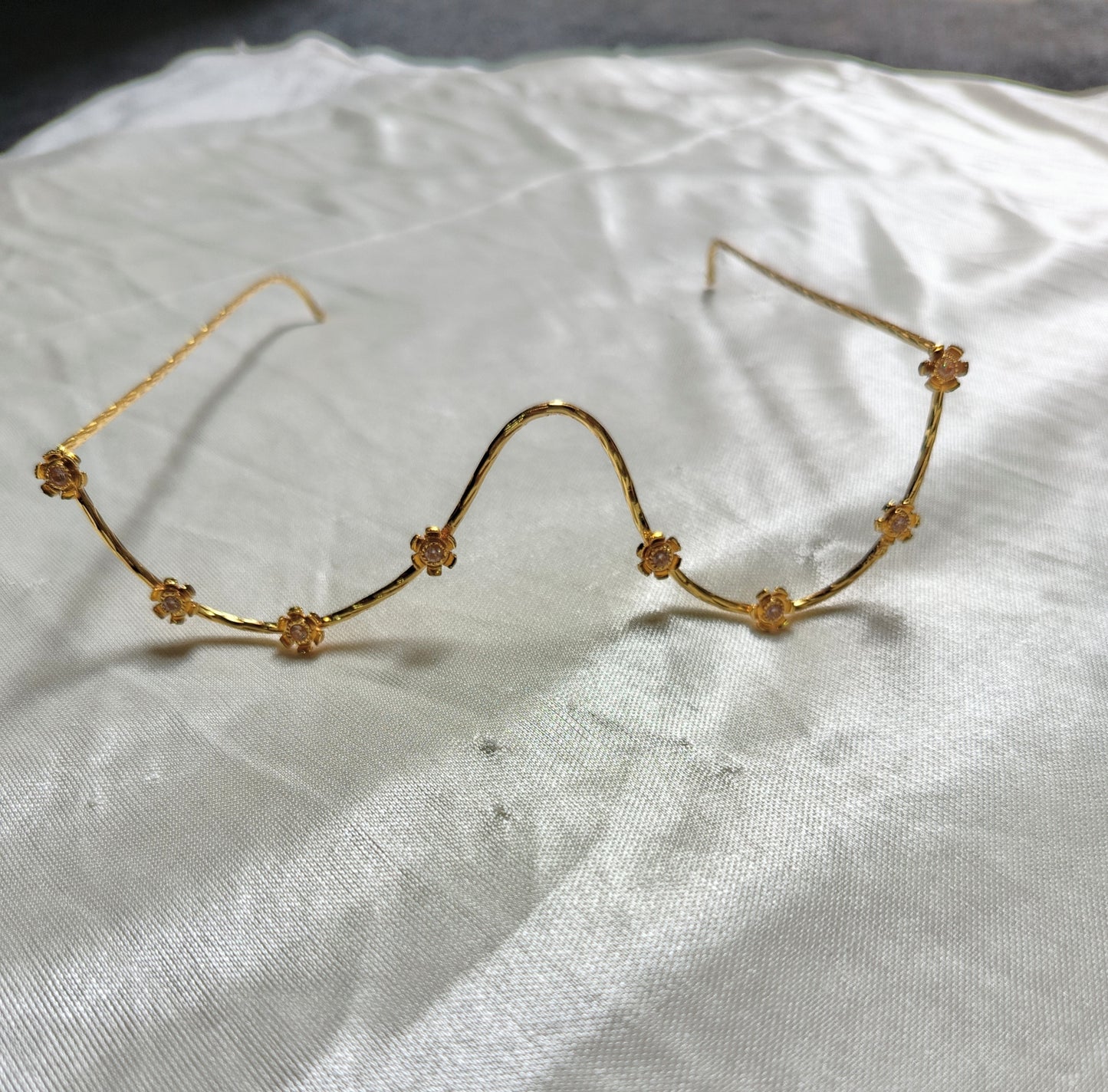 Gold Floral Facelet