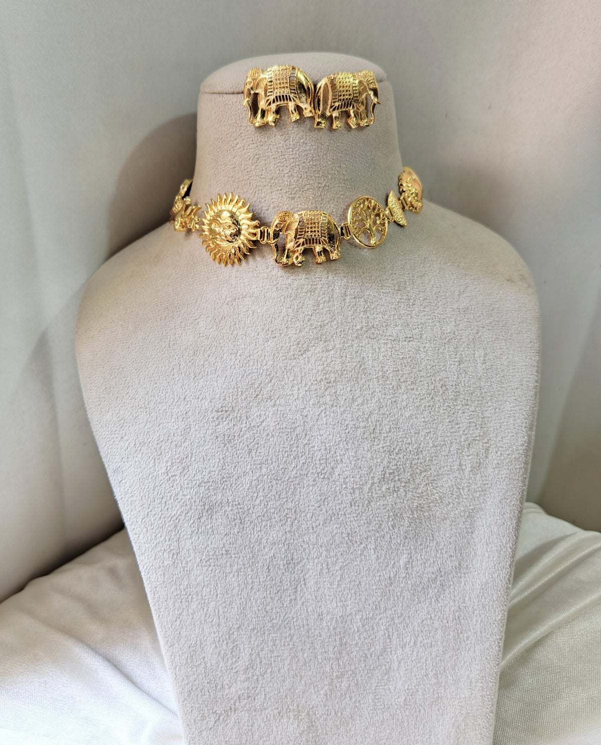 Traditional Gold-Tone Choker Necklace with Earrings