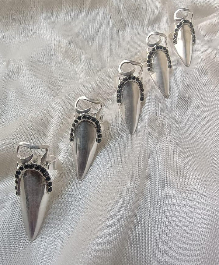 Antique Style Gold Nail Armor with Black Stones
