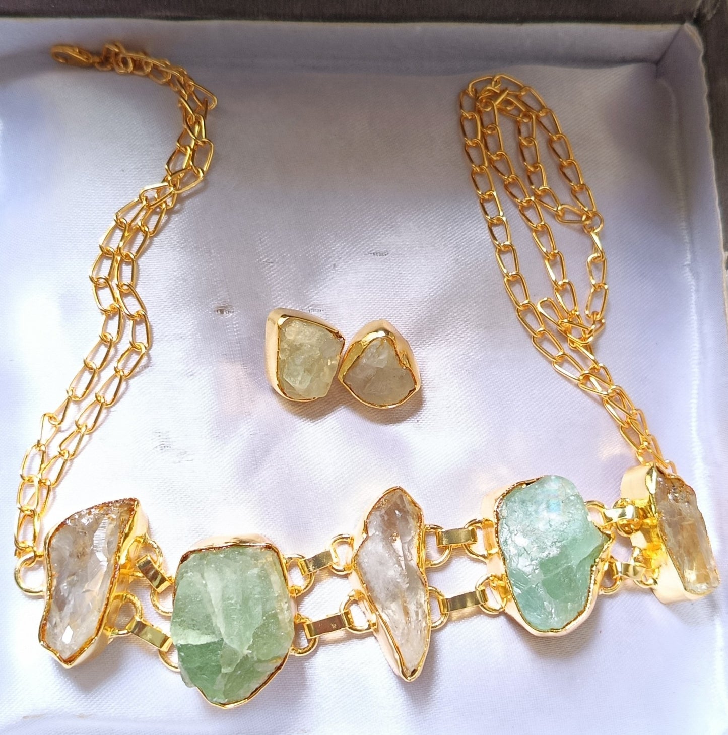 Raw stones Choker with Earring.