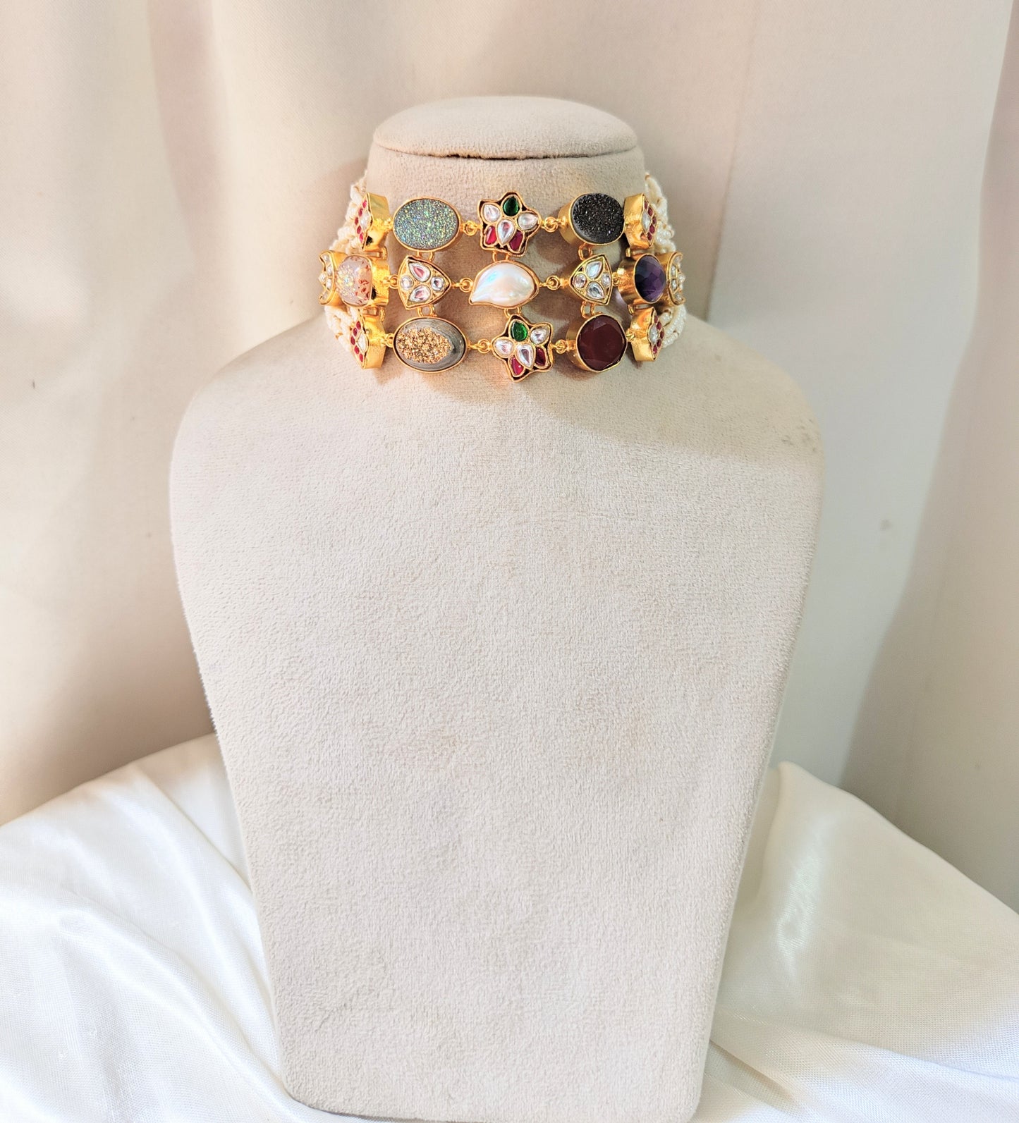 Vintage-Inspired Statement Choker with Earrings