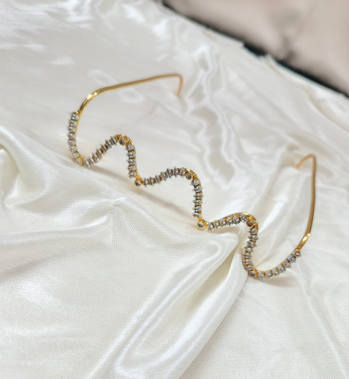 Wave Design Facelet, Gold Plated Crystal