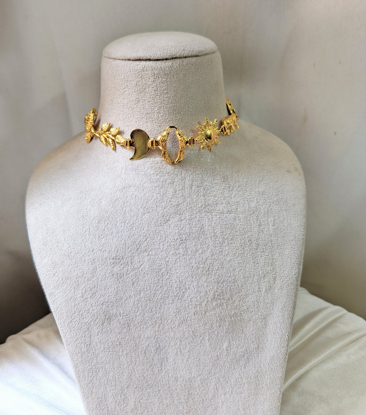 Traditional Gold-Tone Choker Necklace with Earrings
