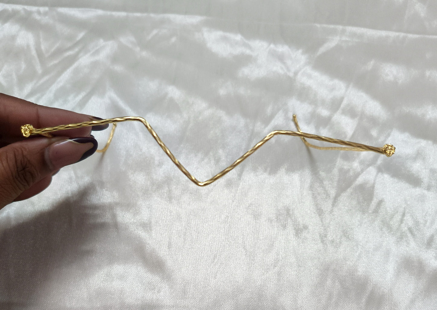 Handcrafted Gold Wave Facelet
