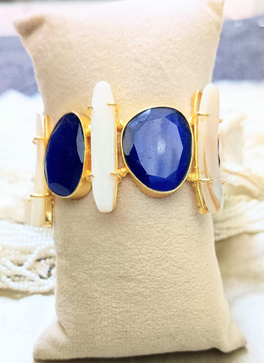 Blue monalisa with pearl Handcuff