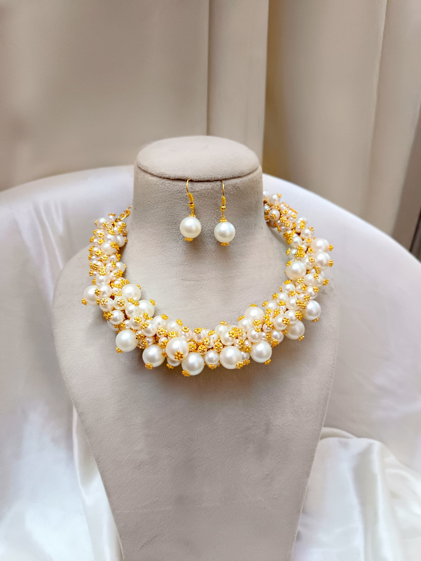 Golden Pearl Elegance Choker with Earrings