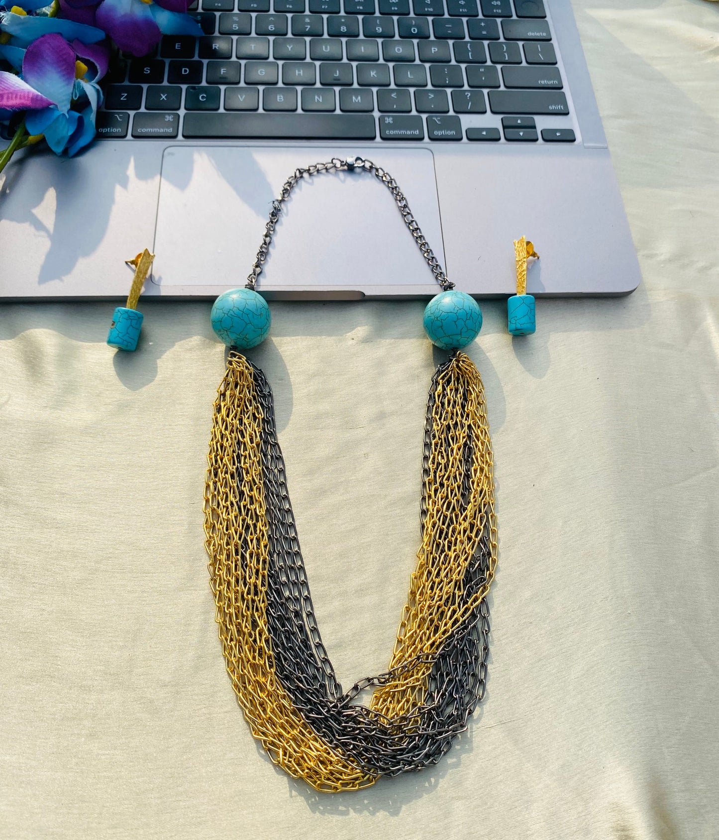Threads Of Turquoise Balls Necklace Set