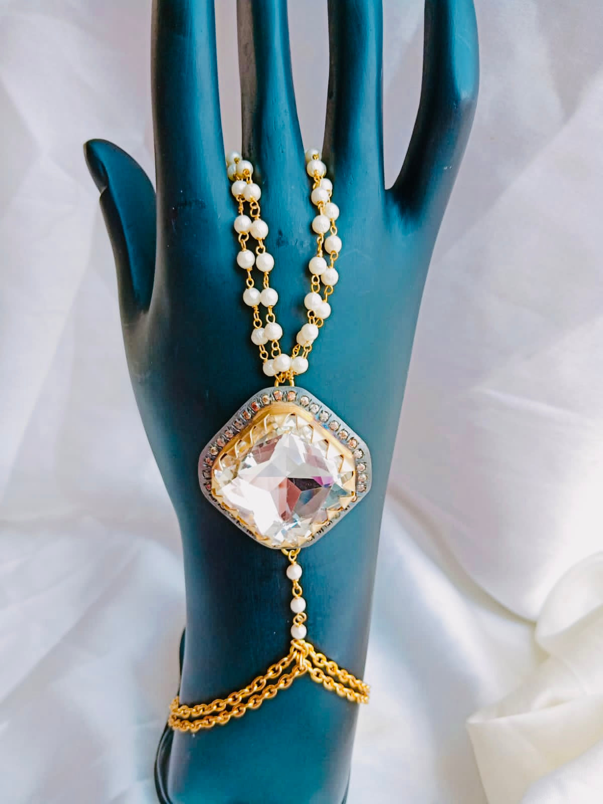 Glass Victorian Pearl Hand Harness